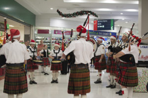 Illawarra Pipe Band playing Woolworth's Dapto for Christmas 2017